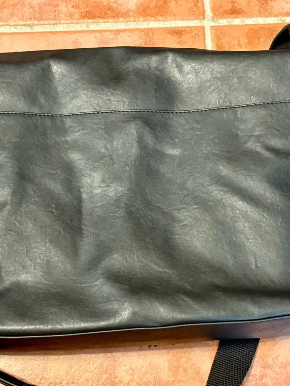 Kenneth Cole Reaction Laptop Computer Case/Bag with Sox Logo Embossed